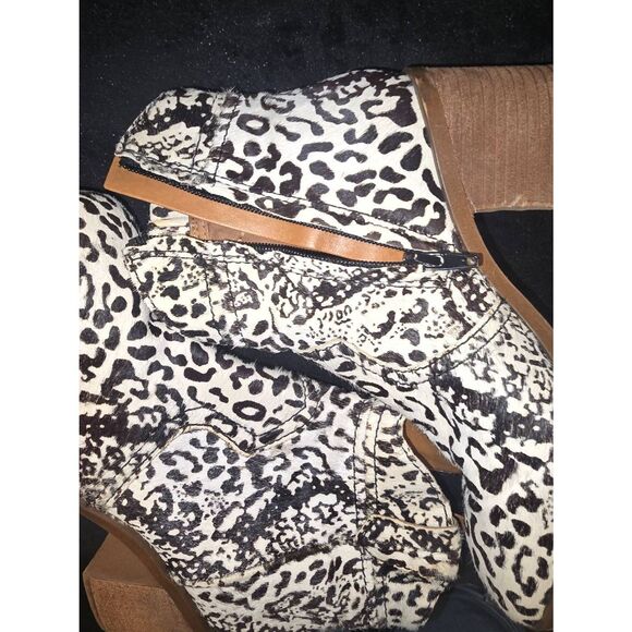 Zodiac Lennon Booties - Picture 7 of 7